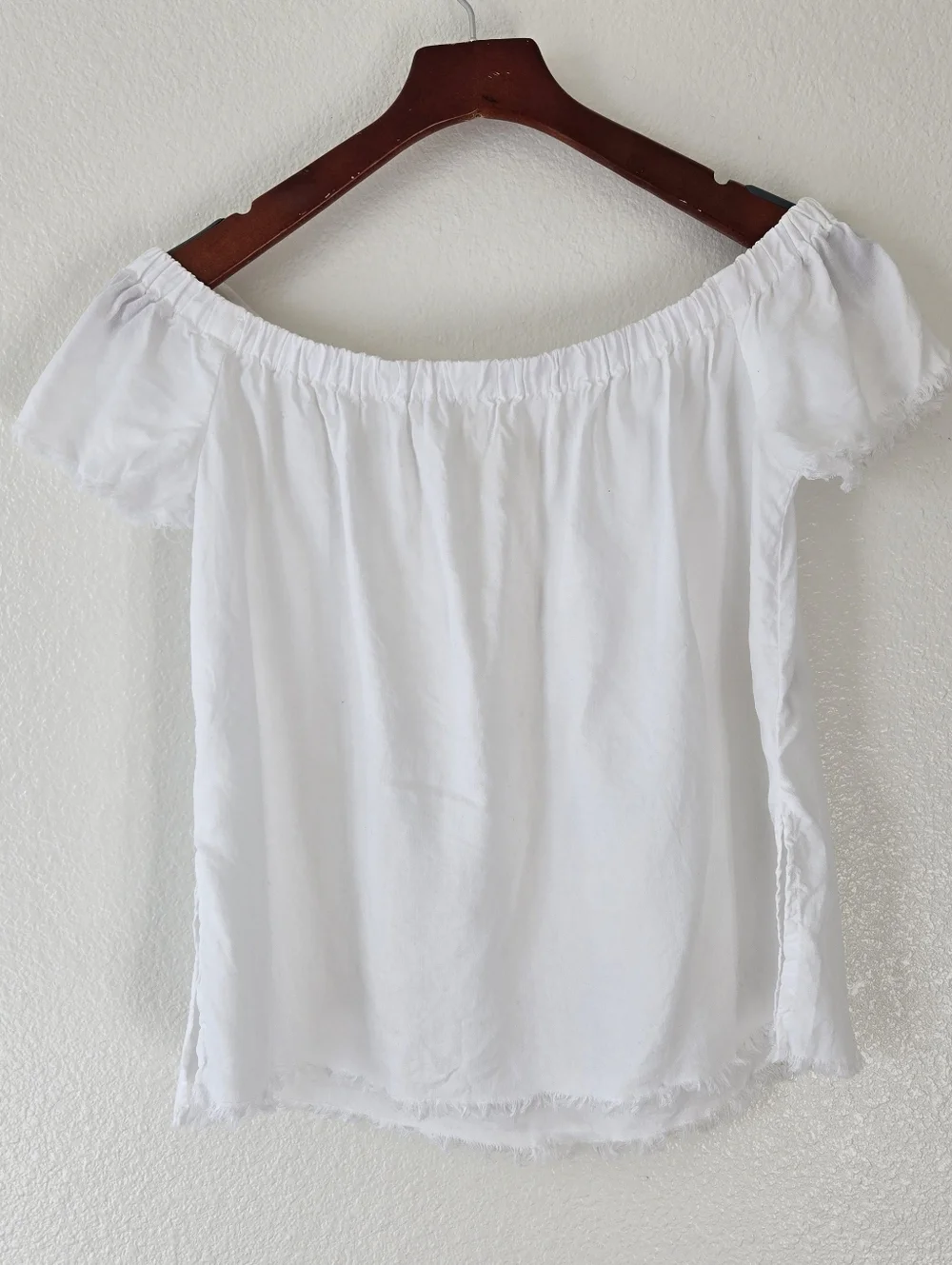 Cloth & Stone Anthropologie White‎ Off the Shoulder Small Top Fray Hem Tencel